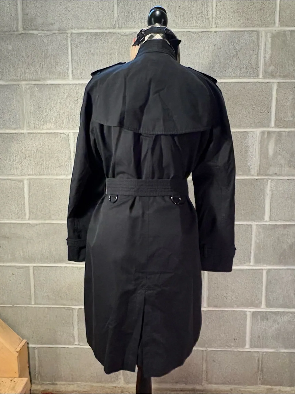 Burberry Westminster trench coat. - Picture 8 of 16